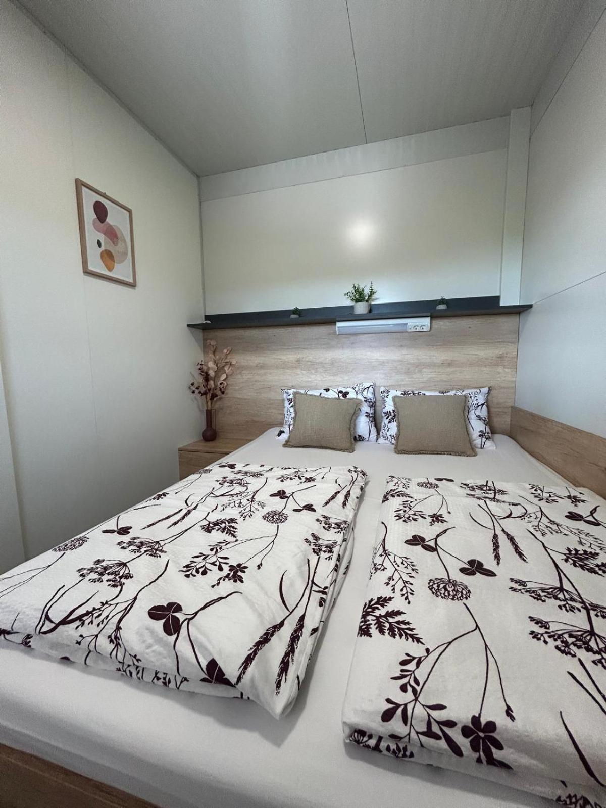Mobile Home Vilmaris Pakoštane Buitenkant foto